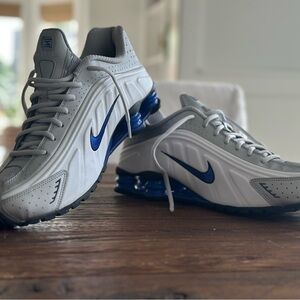 Nike Men's Shox R4 White/Silver/Blue Sneakers